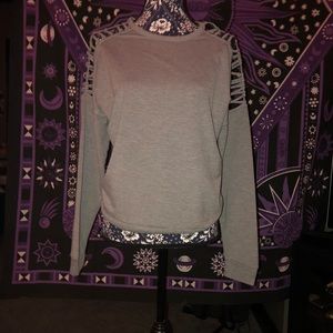 Women’s long sleeve athletic wear